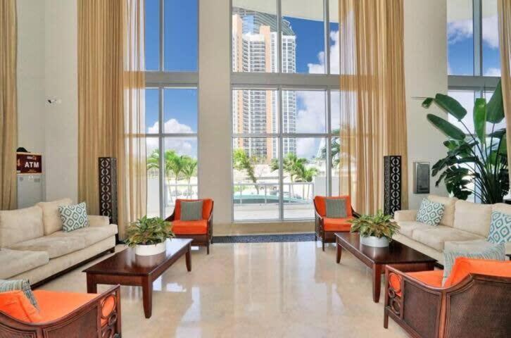 1Br Apartment With Beautiful View Sunny Isles Beach Kültér fotó