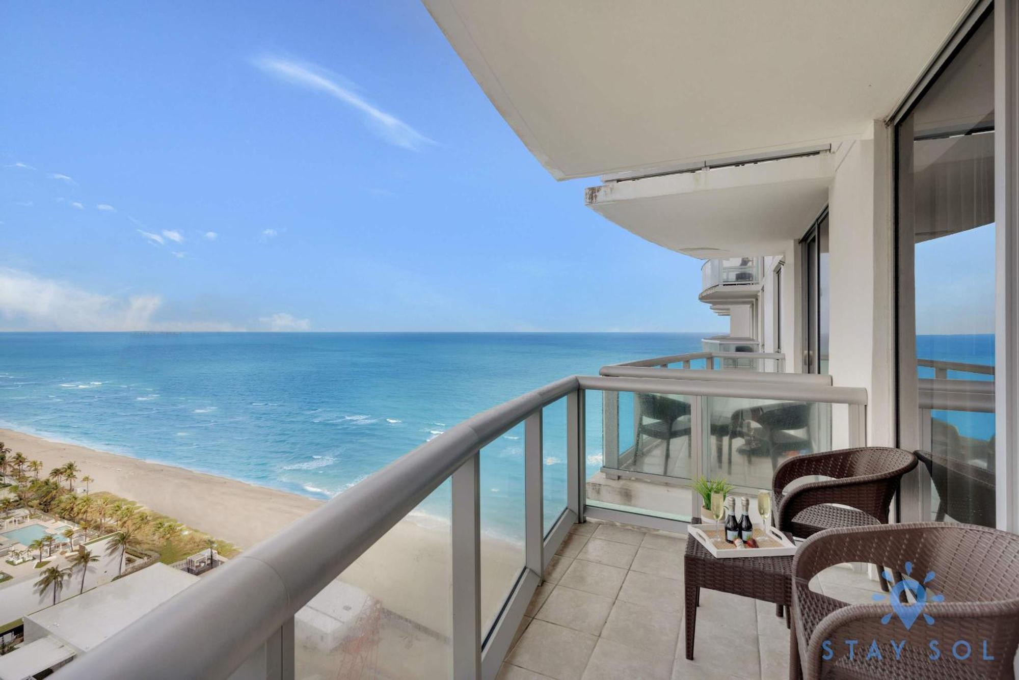 1Br Apartment With Beautiful View Sunny Isles Beach Kültér fotó